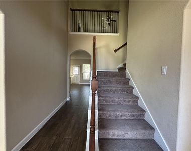 2438 Garden Falls Dr - Photo Thumbnail 12