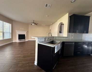2438 Garden Falls Dr - Photo Thumbnail 6