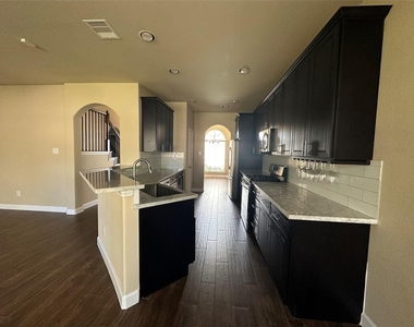 2438 Garden Falls Dr - Photo Thumbnail 5
