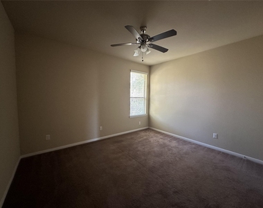 2438 Garden Falls Dr - Photo Thumbnail 14