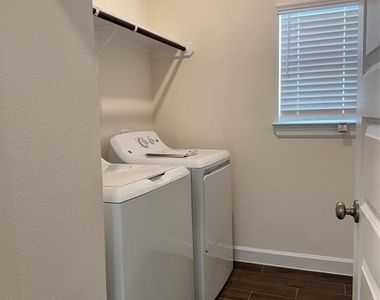 3208 La Rambla Drive - Photo Thumbnail 11