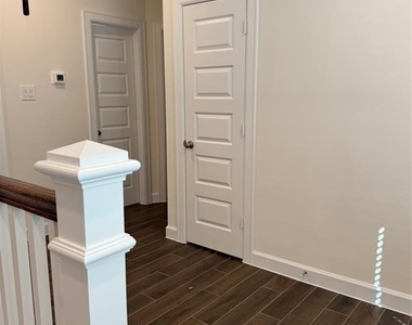 3208 La Rambla Drive - Photo Thumbnail 9
