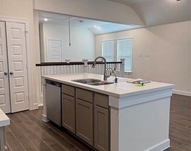 3208 La Rambla Drive - Photo Thumbnail 7