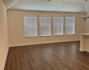 3208 La Rambla Drive - Photo Thumbnail 8