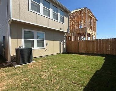 3208 La Rambla Drive - Photo Thumbnail 10