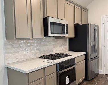 3208 La Rambla Drive - Photo Thumbnail 6