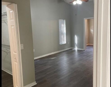 4030 Sheridan Avenue - Photo Thumbnail 13