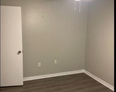 4030 Sheridan Avenue - Photo Thumbnail 20