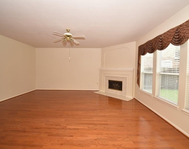 3810 Buckley Lane - Photo Thumbnail 7
