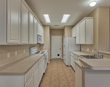 106 E Stedhill Loop - Photo Thumbnail 10