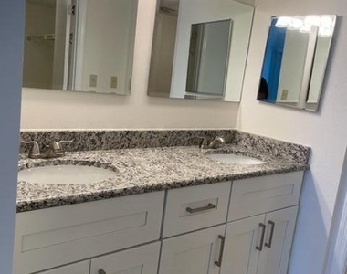 3220 River Villa Way - Photo Thumbnail 14