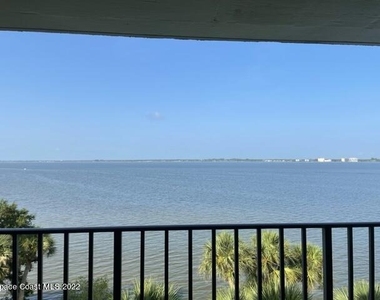 3220 River Villa Way - Photo Thumbnail 2