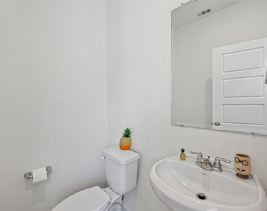 407 Robin Street - Photo Thumbnail 19