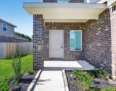407 Robin Street - Photo Thumbnail 3