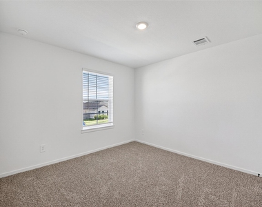 407 Robin Street - Photo Thumbnail 25
