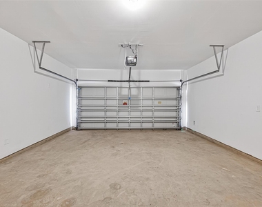 407 Robin Street - Photo Thumbnail 37