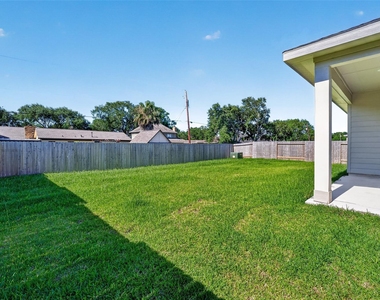 407 Robin Street - Photo Thumbnail 41