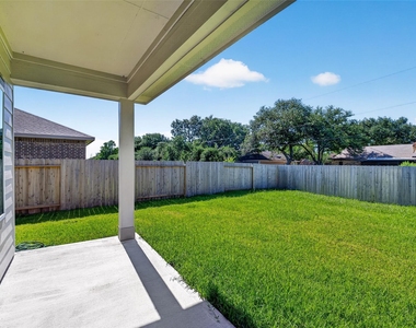 407 Robin Street - Photo Thumbnail 38