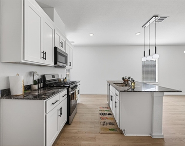 407 Robin Street - Photo Thumbnail 16