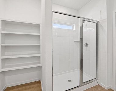 407 Robin Street - Photo Thumbnail 34