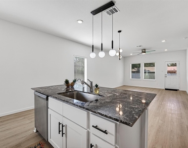 407 Robin Street - Photo Thumbnail 17