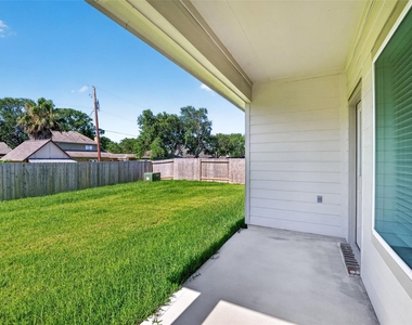 407 Robin Street - Photo Thumbnail 39