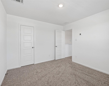 407 Robin Street - Photo Thumbnail 26