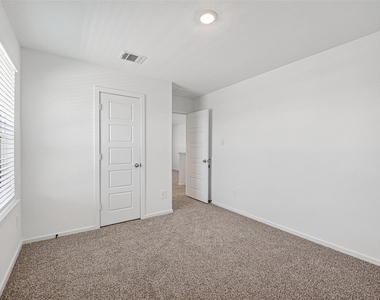 407 Robin Street - Photo Thumbnail 29