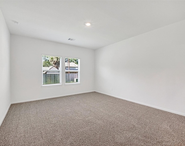 407 Robin Street - Photo Thumbnail 31
