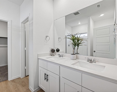 407 Robin Street - Photo Thumbnail 33