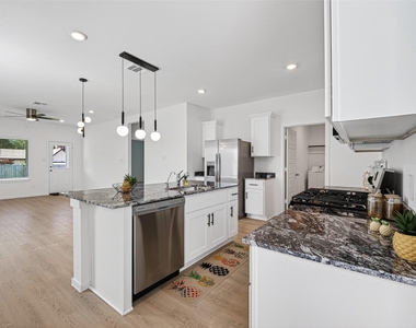 407 Robin Street - Photo Thumbnail 13