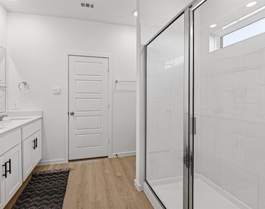 407 Robin Street - Photo Thumbnail 23