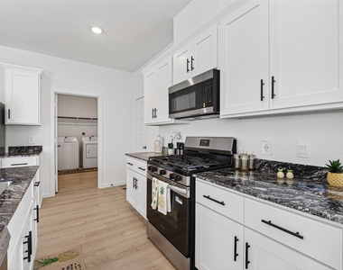 407 Robin Street - Photo Thumbnail 14
