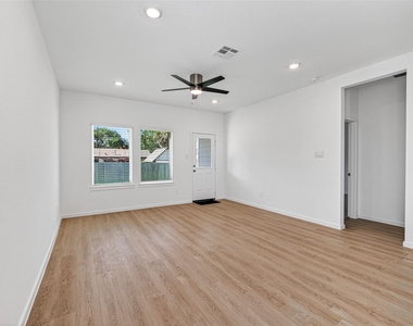 407 Robin Street - Photo Thumbnail 9