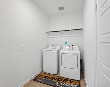 407 Robin Street - Photo Thumbnail 18