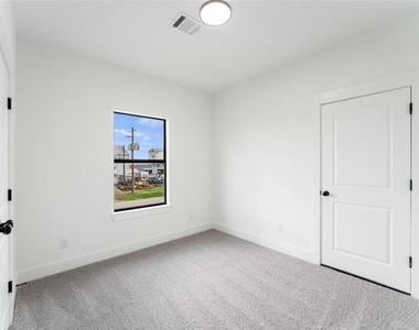 205 S Second Street - Photo Thumbnail 16