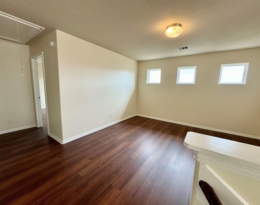 8230 Polaris Point Lane - Photo Thumbnail 15