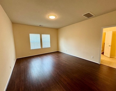 8230 Polaris Point Lane - Photo Thumbnail 10