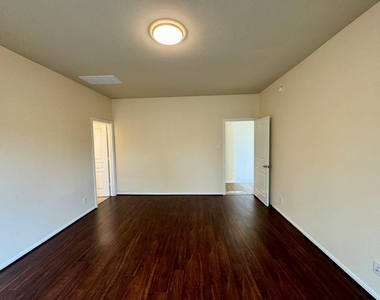 8230 Polaris Point Lane - Photo Thumbnail 11