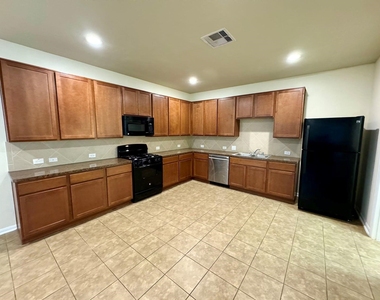 8230 Polaris Point Lane - Photo Thumbnail 4