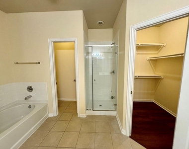 8230 Polaris Point Lane - Photo Thumbnail 14
