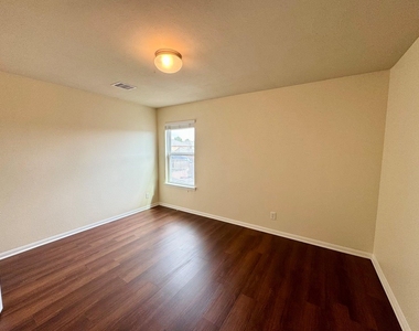 8230 Polaris Point Lane - Photo Thumbnail 17