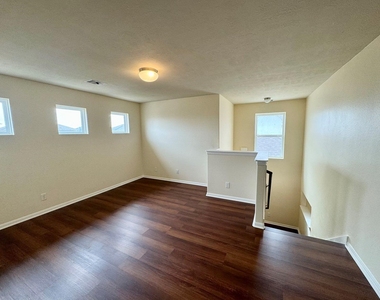 8230 Polaris Point Lane - Photo Thumbnail 16