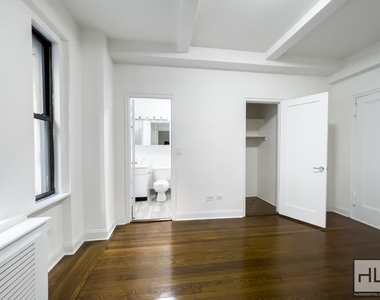 East 46 Street - Photo Thumbnail 2