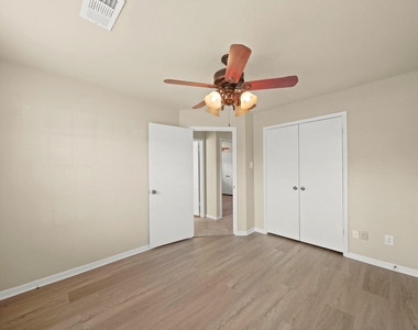 6355 Northland Drive - Photo Thumbnail 10