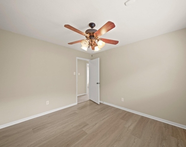 6355 Northland Drive - Photo Thumbnail 8