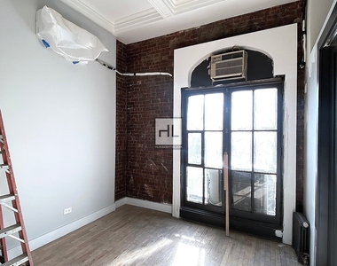 East 75th Street - Photo Thumbnail 1