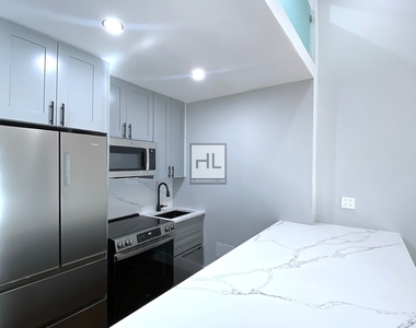 East 75th Street - Photo Thumbnail 2
