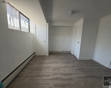 111 Street - Photo Thumbnail 5