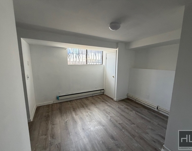 111 Street - Photo Thumbnail 4
